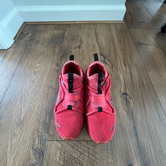 Final ⬇️Boy’s Puma No Tie Tennis Shoe - Picture 2 of 3